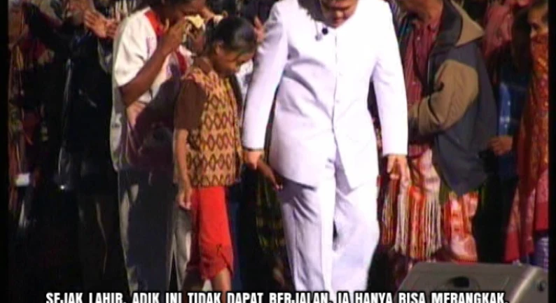 Gallery Kesaksian 82 sejak_lahir_merangkak_disembuhkan